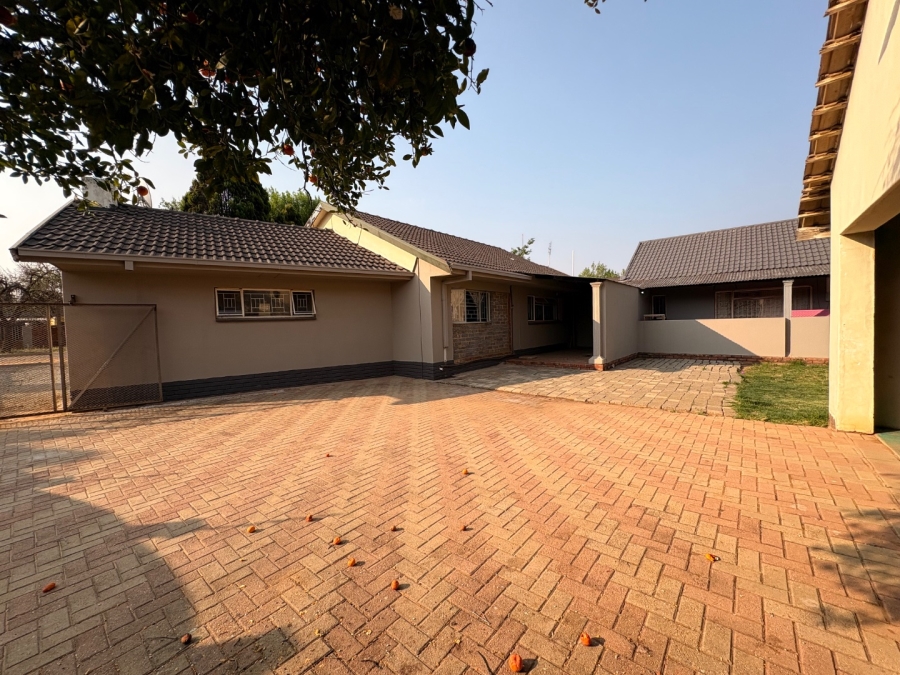 3 Bedroom Property for Sale in Flamwood North West